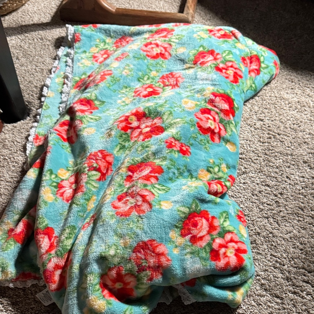 The Pioneer Woman Floral Blanket - Blue and Red